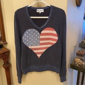 WILDFOX Women Blue American Flag Heart V-Neck Sweater Size Xsmall